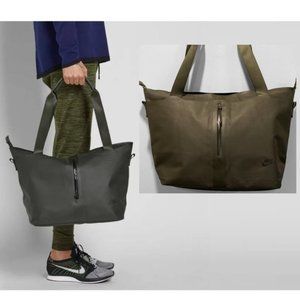 NIKE TECH NWOT. GREEN BONDED TOTE BAG